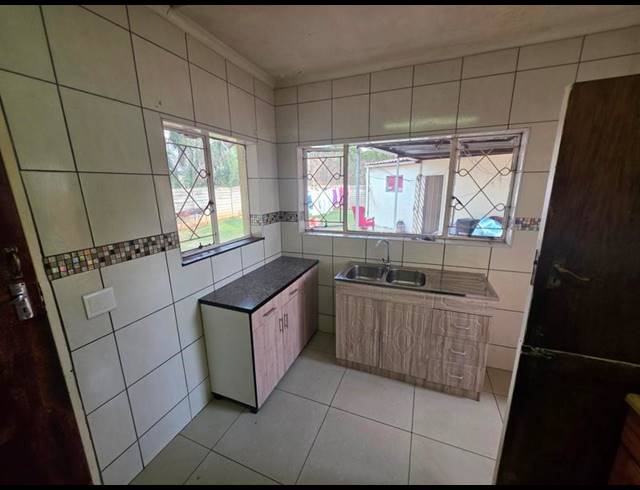6 BEDROOM HOUSE FOR SALE IN RHODESFIELD